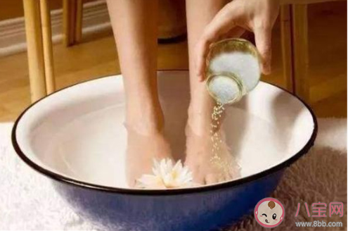 夏天泡腳大汗淋漓好嗎  夏天泡腳有什么好處