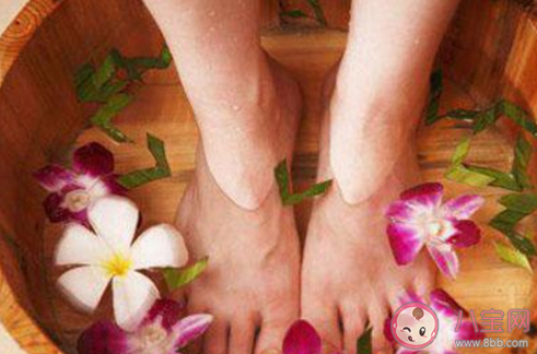 夏天泡腳大汗淋漓好嗎  夏天泡腳有什么好處