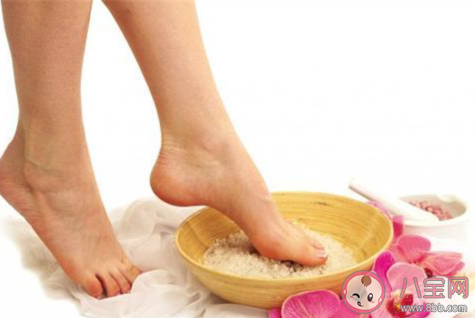 夏天泡腳大汗淋漓好嗎  夏天泡腳有什么好處