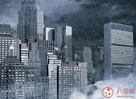 突然下暴雨的心情感言句子 突然暴雨天給人的感受說說大全