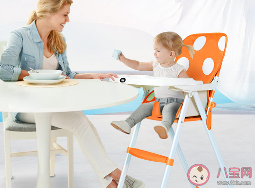 多大的孩子用餐桌椅合適  寶寶不愿坐餐桌椅怎么引導