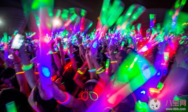 隱形眼鏡式追星是什么意思 追星的幾種打開方式 隱形眼鏡式追星是什么意思 追星的幾種打開方式