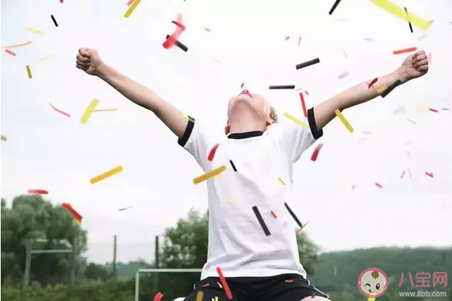 隱形眼鏡式追星是什么意思 追星的幾種打開方式 隱形眼鏡式追星是什么意思 追星的幾種打開方式