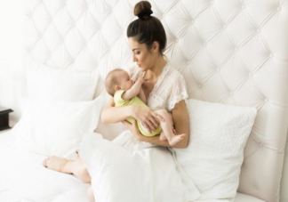 哺乳期用熱毛巾敷乳房有什么用  哺乳期熱敷胸部要注意什么