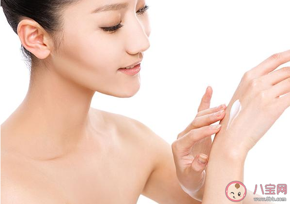 每天涂身體乳有必要嗎 天天涂身體乳有什么好處 每天涂身體乳有必要嗎 天天涂身體乳有什么好處