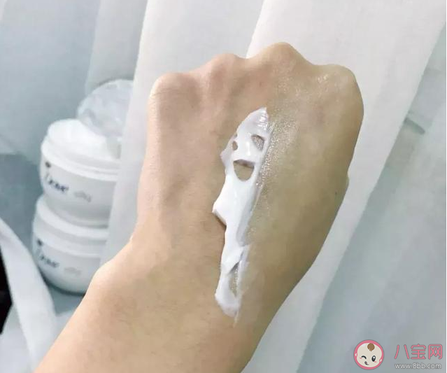 每天涂身體乳有必要嗎 天天涂身體乳有什么好處 每天涂身體乳有必要嗎 天天涂身體乳有什么好處