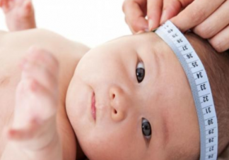 寶寶三個月頭上還有頭垢正常嗎  頭上的胎脂會自己掉嗎