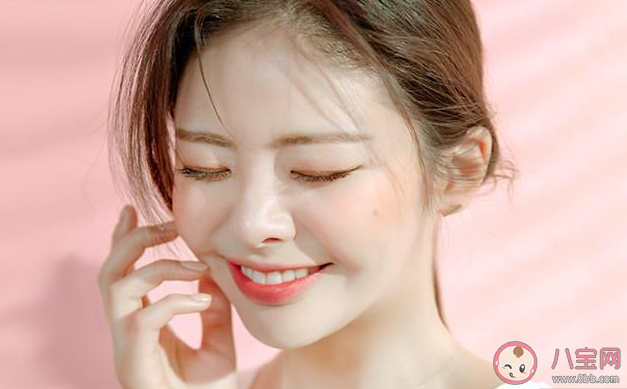 夏季一化妝就出油怎么辦 夏季皮膚出油化妝小技巧