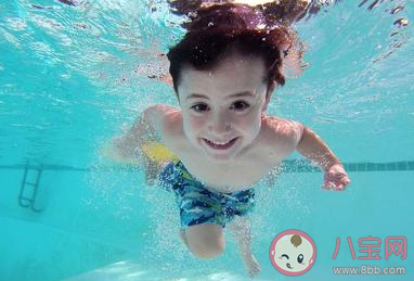 寶寶4歲開始學游泳好嗎 孩子怕水怎么辦