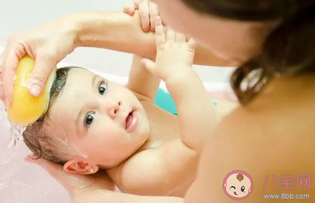 寶寶4歲開始學游泳好嗎 孩子怕水怎么辦