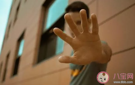 內向的男生喜歡什么樣的女生 內向的男生喜歡女生有什么表現 內向的男生喜歡什么樣的女生 內向的男生喜歡女生有什么表現