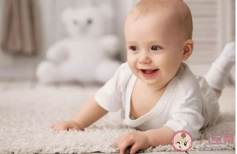 炎熱的夏季怎么給寶寶穿衣 夏季寶寶穿衣服要注意些什么