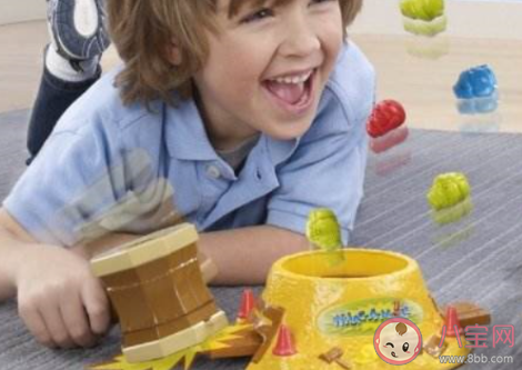 孩子總是亂丟自己的玩具不愛惜怎么辦 如何讓孩子學會愛惜身邊的東西 孩子總是亂丟自己的玩具不愛惜怎么辦 如何讓孩子學會愛惜身邊的東西