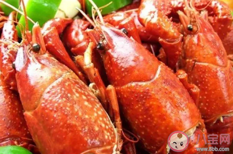 做小龍蝦油炸還是焯水好 小龍蝦油炸和焯水的區別