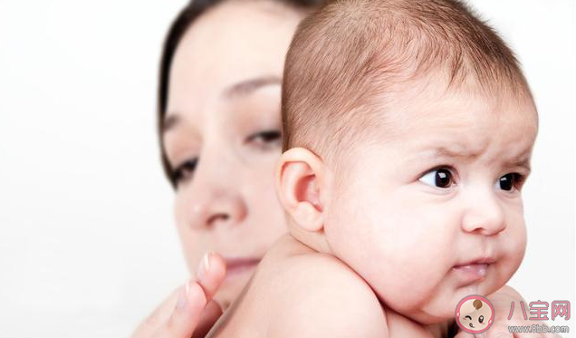 寶寶嗆奶最佳搶救時間是什么時候 寶寶發生嗆奶要怎么做