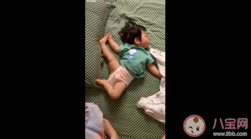 寶寶的睡姿可以有多奇葩 寶寶高難度奇葩睡姿合集 