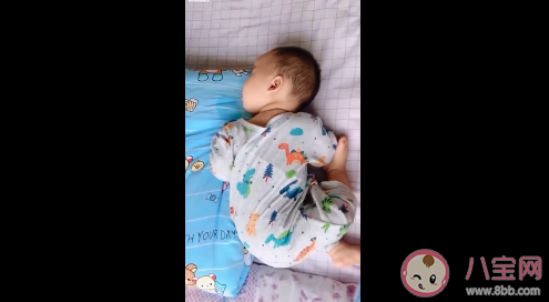 寶寶的睡姿可以有多奇葩 寶寶高難度奇葩睡姿合集 
