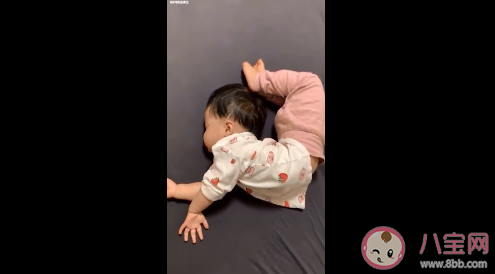 寶寶的睡姿可以有多奇葩 寶寶高難度奇葩睡姿合集 