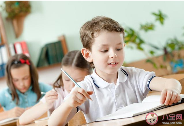 孩子寫作業不專心是怎么回事 孩子寫作業分神怎么辦