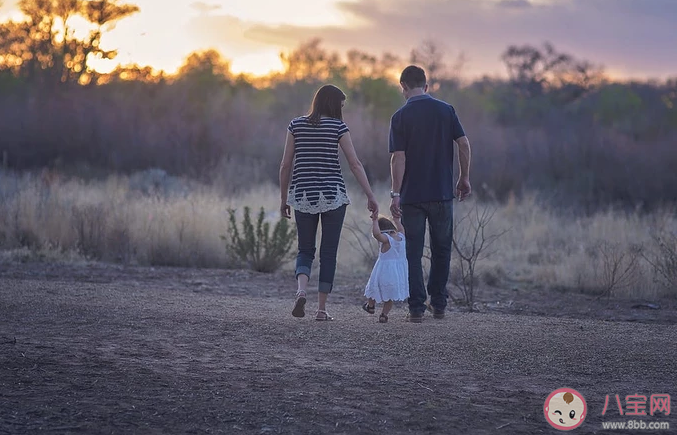 夏天適合陪孩子做什么 適合夏天和孩子做的50件小事 夏天適合陪孩子做什么 適合夏天和孩子做的50件小事