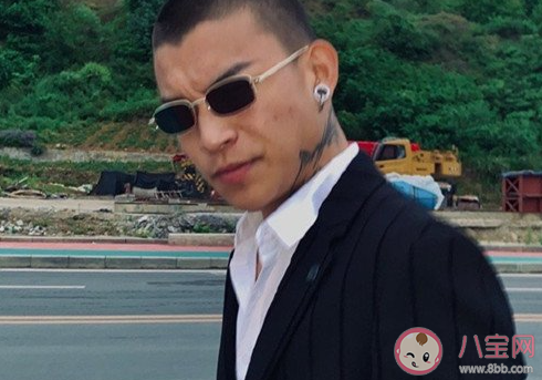 攀娘舉牌是什么意思 攀娘舉牌的視頻如何拍攝