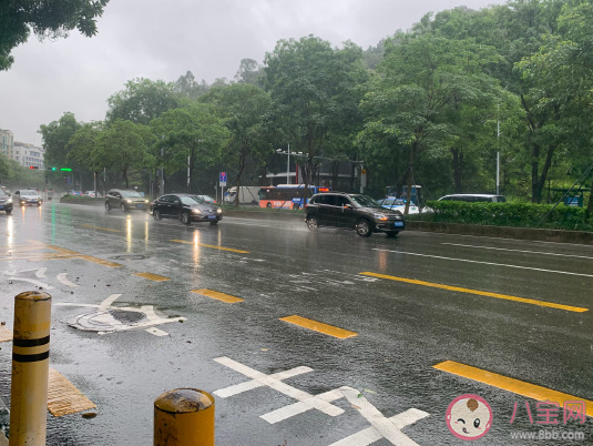 2020下暴雨微信朋友圈說說 下暴雨心情感言句子