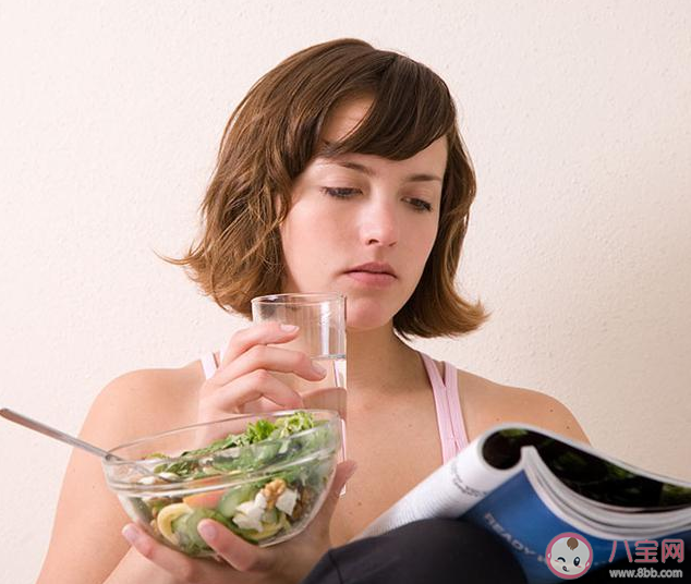 邊吃飯邊喝水會消化不良嗎 邊吃飯邊喝水好不好 邊吃飯邊喝水會消化不良嗎 邊吃飯邊喝水好不好