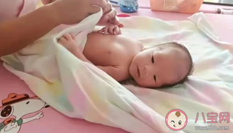 3個(gè)月寶寶洗澡水溫多少度合適 寶寶嗆水了怎么辦