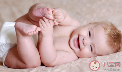 0-3月寶寶洗澡要注意哪些問(wèn)題 寶寶洗澡注意事項(xiàng)