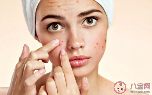 臉不油但是皮膚會反光是怎么回事 為什么有些人皮膚亮