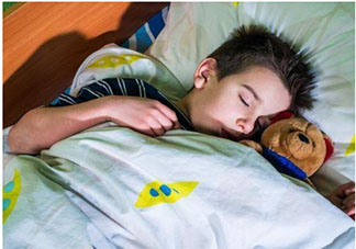 孩子在家不愛睡午覺怎么辦 如何讓孩子乖乖的睡午覺