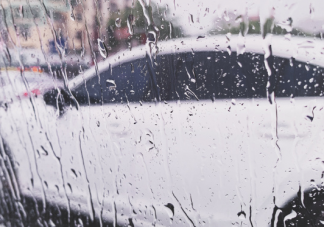 2020狂風(fēng)暴雨點朋友圈說說 半夜狂風(fēng)暴雨的心情說說