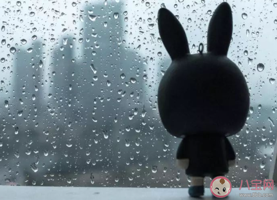 暴雨全身被淋濕了的心情說說 下大暴雨被淋濕了的感慨說說