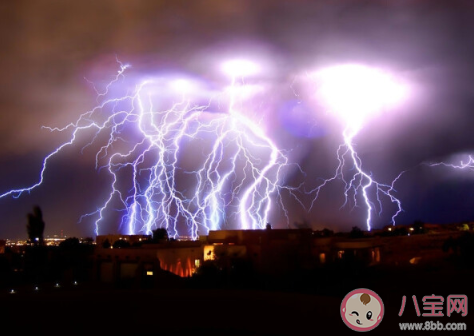 暴雨天朋友圈心情文案分享 關于暴雨天的朋友圈心情說說