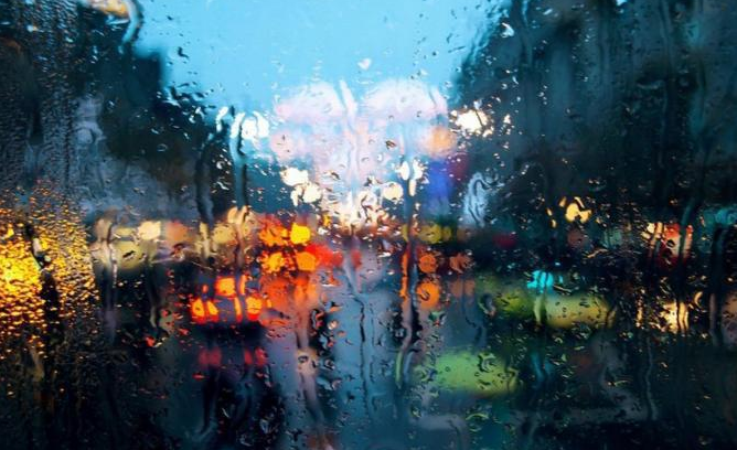 形容突然狂風暴雨的說說 一場猝不及防的暴雨說說