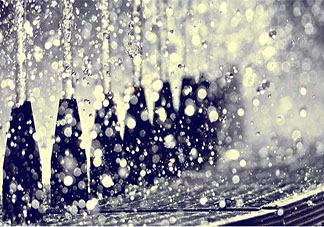 形容突然狂風暴雨的說說 一場猝不及防的暴雨說說