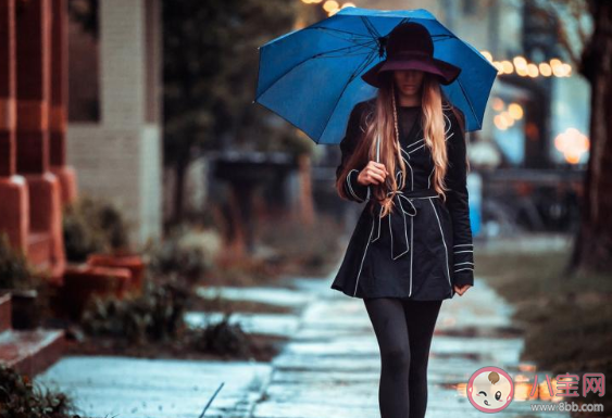 一直下雨的朋友圈心情感言 雨下個不停的朋友圈感慨說說