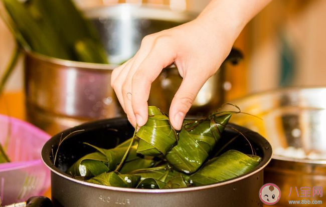 在端午節(jié)自己包粽子吃粽子的朋友圈說說 端午節(jié)包粽子吃粽子發(fā)朋友圈 在端午節(jié)自己包粽子吃粽子的朋友圈說說 端午節(jié)包粽子吃粽子發(fā)朋友圈