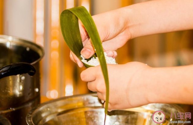 在端午節(jié)自己包粽子吃粽子的朋友圈說說 端午節(jié)包粽子吃粽子發(fā)朋友圈 在端午節(jié)自己包粽子吃粽子的朋友圈說說 端午節(jié)包粽子吃粽子發(fā)朋友圈