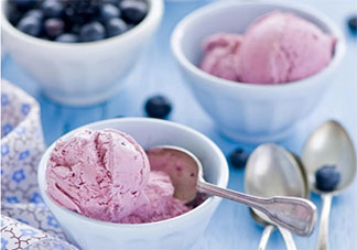 吃冰淇淋發朋友圈文字說說 吃冰淇淋的朋友圈心情說說分享