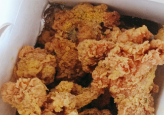 關于吃炸雞發朋友圈配文 贊美炸雞好吃的搞笑句子
