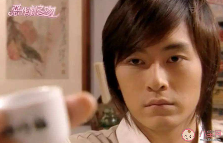 男生比較悶騷的朋友圈文案分享 悶騷可愛的男生微信文案說說大全