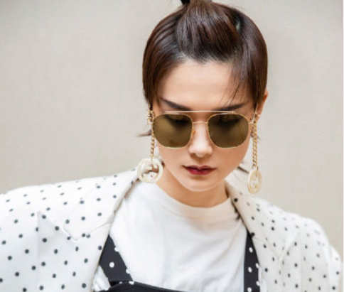 《乘風破浪的姐姐》主題曲歌詞是什么 《無價之姐》完整版歌詞在線聽歌