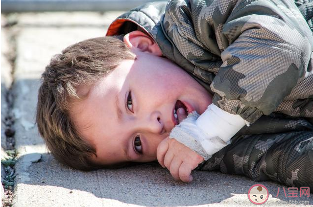 為什么孩子一生氣就打人 孩子一生氣就打人怎么辦