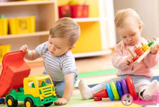 為什么寶寶喜歡打大人的臉 嬰兒喜歡打大人臉什么原因