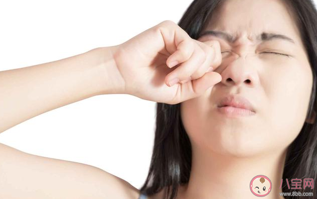 眼前總有蚊子飛是怎么回事 得了飛蚊癥怎么辦