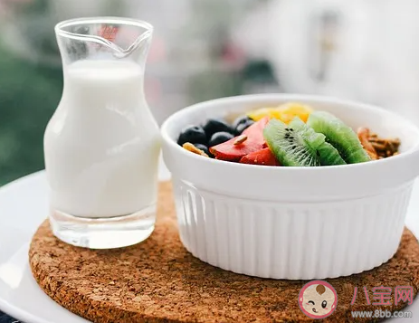 夏季寶寶可以吃涼的食物嗎 寶寶能喝涼奶嗎