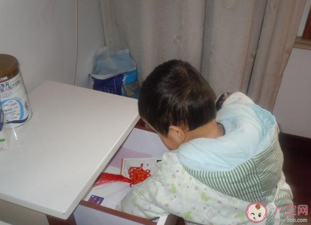 寶寶翻箱倒柜有哪些好處 孩子愛翻箱倒柜應該怎么辦