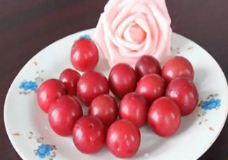 李子是熱性水果還是涼性水果 吃李子有什么好處。