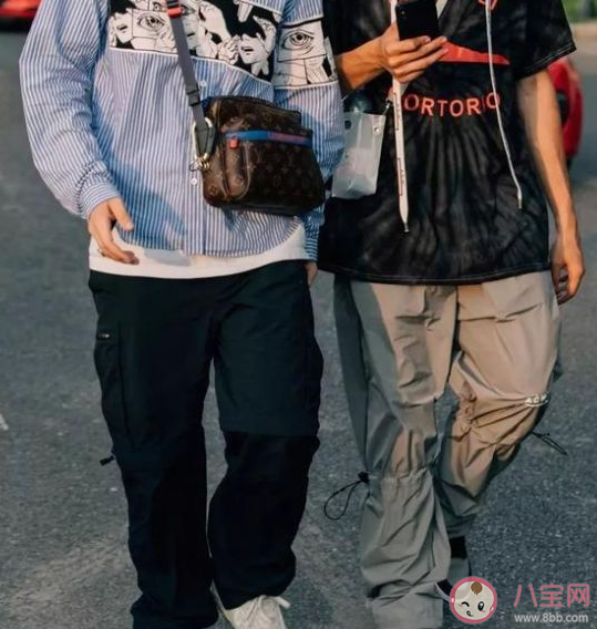 為什么黑色的工裝褲容易掉色 黑色工裝褲怎么清洗不掉色